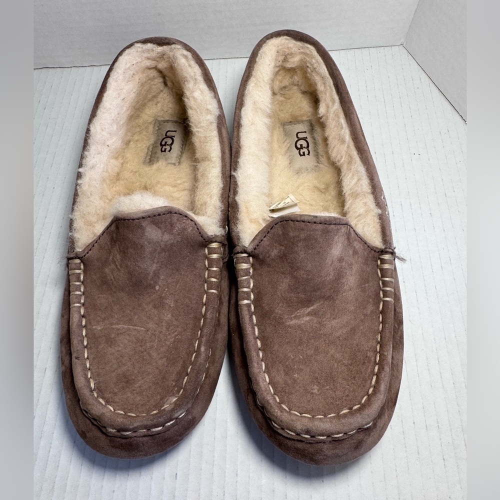 UGG woman’s Brown Slippers size 8